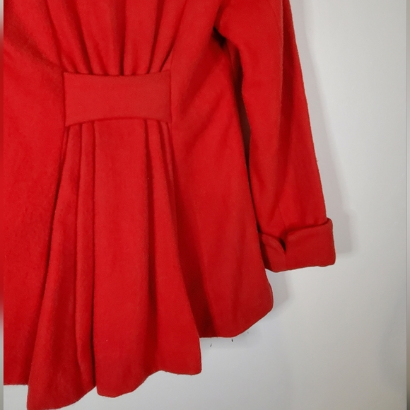 Red Mod 60s-style Wool Peacoat with Bold Black Buttons - Picture 4 of 16